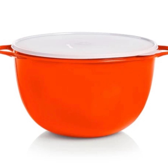 TUPPERWARE JUMBO THATSA 59 CUPS 14 LITER CAPACITY HUGE RED AIR TIGHT LEAK PROOF - Picture 1 of 3